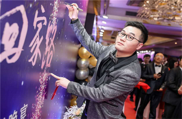 【高光“疫”事】勇敢逆行的特殊“网约车”——3003新葡的京90后，用信念打通生命运输线